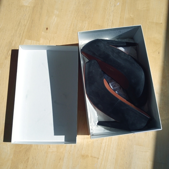 Rare Margiela Belly Heels, 38.5, Black Suede - Picture 3 of 8